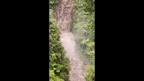 Flash flood traps visitors at Gomblang Waterfall in Baturraden, Banyumas, Indonesia