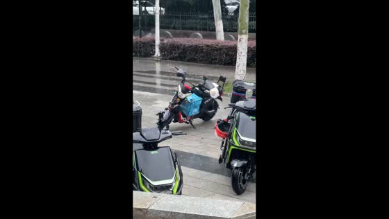 Electric motorcycle spins unexpectedly in parking area in Hubei, China