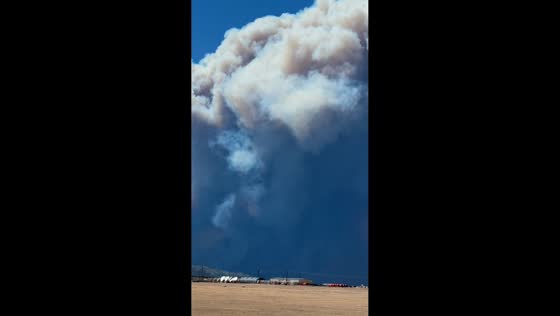 Aspen Acres Fire sends massive smoke plume over Rye, Colorado, USA