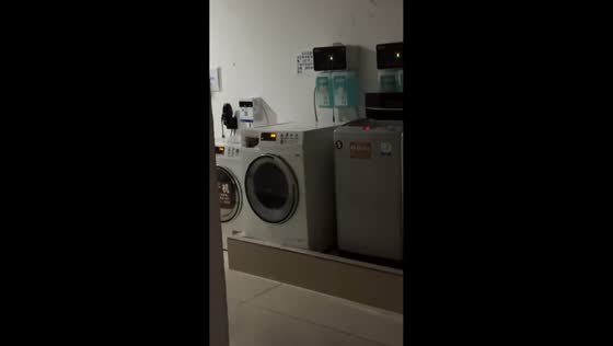Rocking laundry machine startles group in Sichuan, China