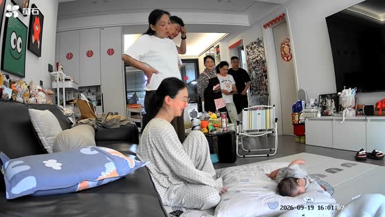 Infant unexpectedly rolls over and surprises mother on bed in Anhui, China
