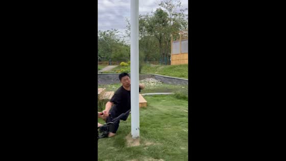 Parkour filming mishap as cameraman crashes in Sichuan, China