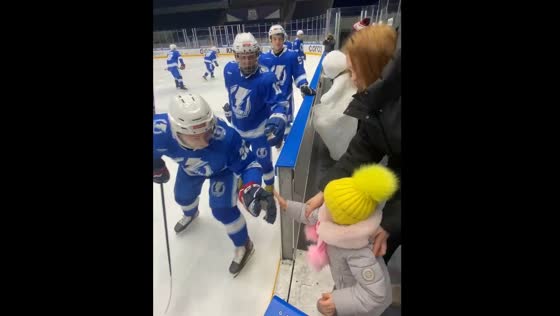 Hockey team gives toy to child in Novosibirsk