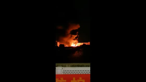 Massive neighborhood fire erupts in Guangdong, China