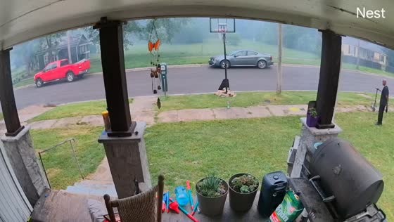 Man crashes face-first while riding electric scooter in Kansas, USA