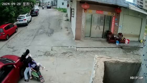 Three girls crash scooter into red car in Guangdong, China