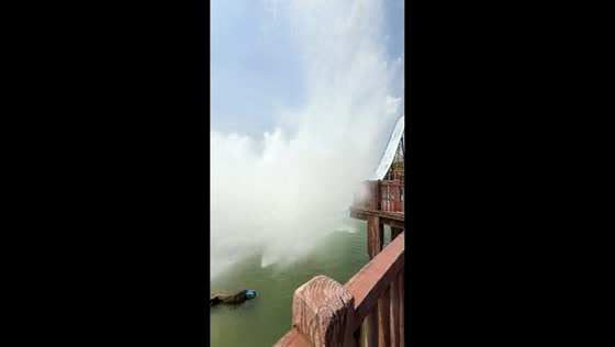 Massive splash from amusement park ride drenches onlookers in Jiangsu, China