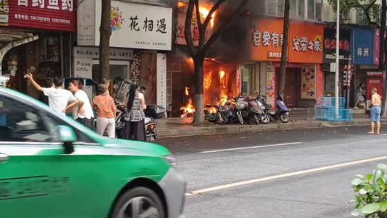 Battery store explosion sparks fire in Zhuzhou, Hunan, China