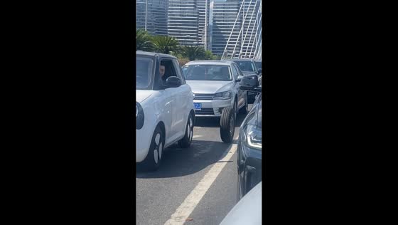 Detached wheel rolls through traffic in Zhejiang, China