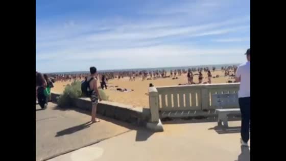 Mass teen brawl breaks out at Mordialloc Beach, Melbourne, Australia