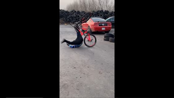 Bike stunt goes wrong: daredevil tumbles from plywood perch in Rostov-on-Don