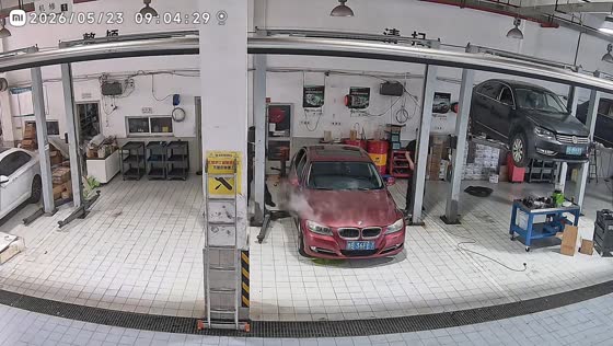BMW coolant tank bursts during engine cleaning at repair shop in Zhejiang, China