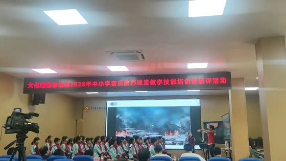 Student’s trumpet interruption makes teacher laugh in Guangxi, China