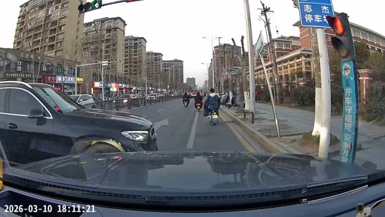 Collision after disputed lane change involving Mercedes-Benz GLC 260 L in Jiangxi, China