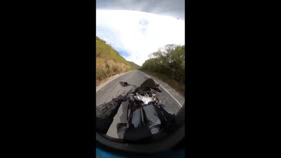 Dashcam captures shaky motorcycle moment in Escuintla, Guatemala