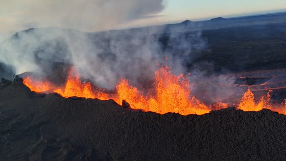 Volcanic eruption captured in Iceland’s Peninsula region