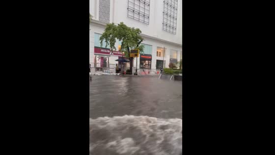 New Delhi faces floods