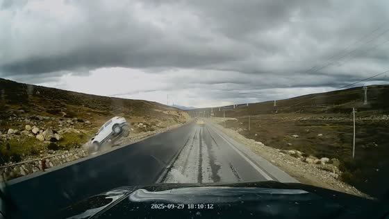 Sudden traffic collision on a two-way road in Sichuan, China