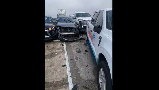 30-40 car pileup causes highway chaos on I-55 in Manchac, Louisiana