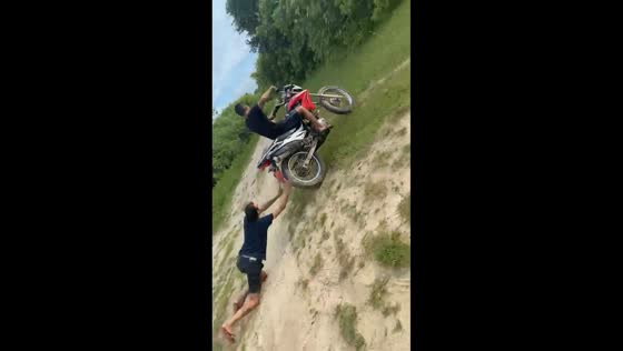 Man falls while helping push motorcycle on rough road in Itapipoca, Brazil