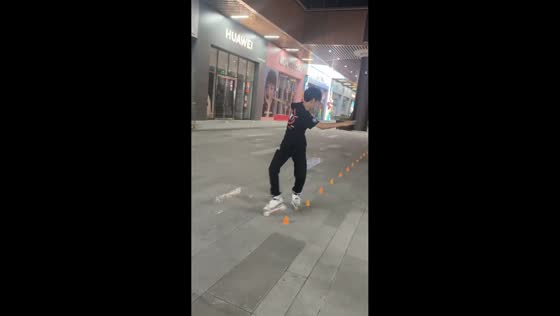 Roller skating trick goes wrong in Inner Mongolia, China