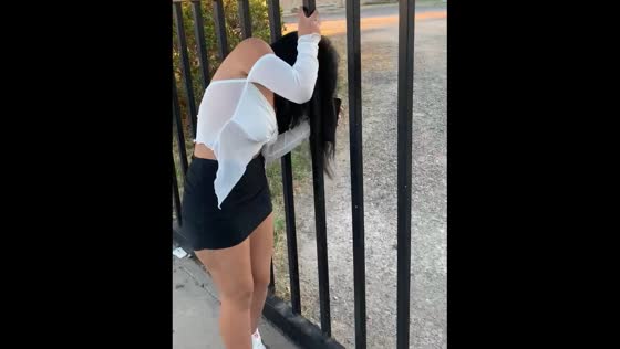 Person's head stuck on gate's grill in Río Colorado