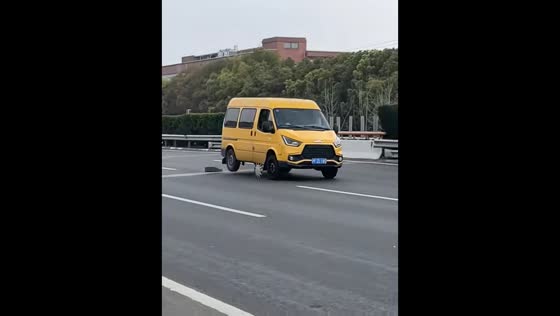 Van hits wood on road and loses wheel cover in Jiangsu, China