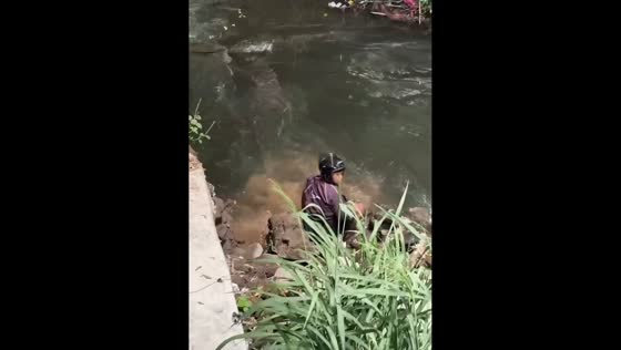 Man falls into river after concrete edge collapses while fishing in Jombang, Indonesia