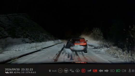 Man narrowly avoids reversing car on snowy road in Inner Mongolia, China
