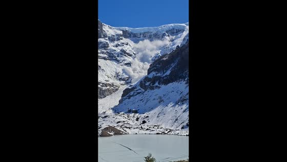 Huge avalanche cascades down Cerro Tronador in Patagonia, Argentina
