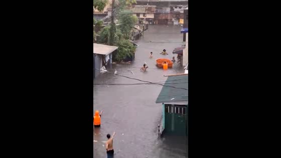 Heavy rain and flash flooding hit Inaman Street, Quezon City Amid Typhoon Carina