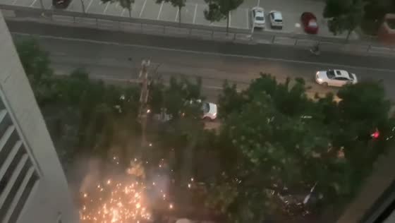Nature's fury unleashed: lightning strikes and flames explode in Shijiazhuang
