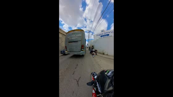 Motorcycle accidentally hits student exiting bus in San Luis Potosí, Mexico