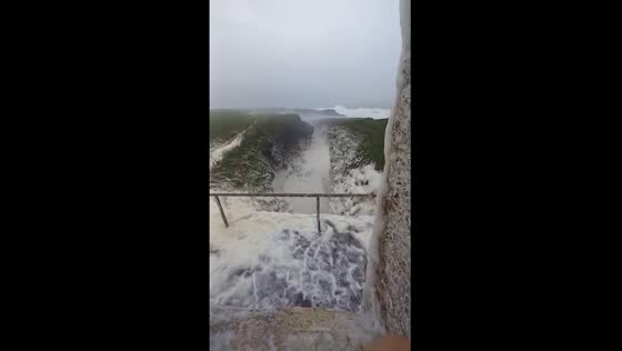 Winds and waves at Hook Lighthouse: high tide warnings