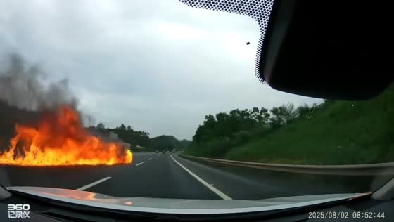 Vehicle rear bursts into flames on road in Guangxi, China