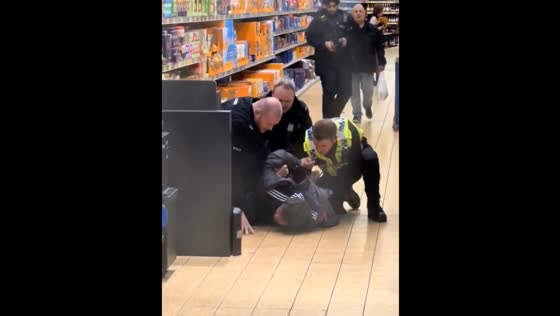 Shoplifter resists arrest and causes police to fall in Stockport