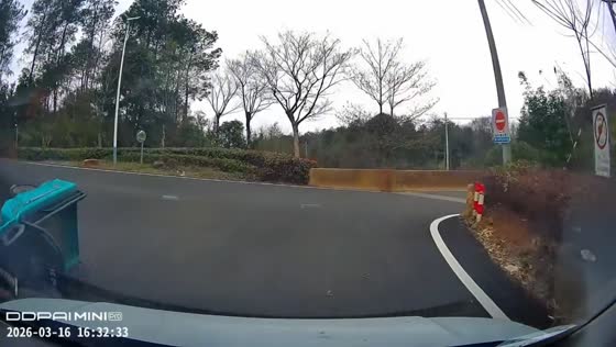 Tricycle crash on small road in Zhejiang, China