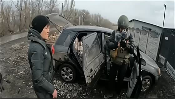 Residents flee war-torn Bakhmut amidst escalating Ukrainian-Russian conflict