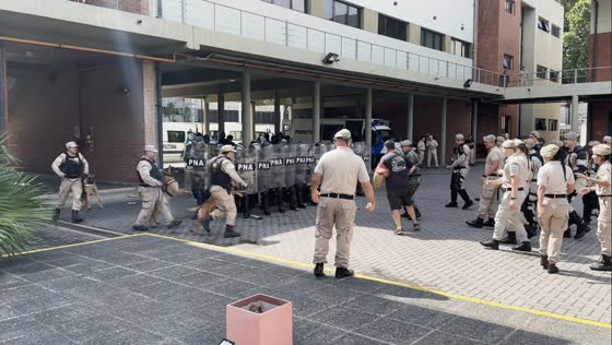 Buenos Aires Coast Guard conducts riot training
