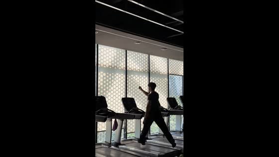 Man runs on treadmill with funny stiff-legged style in Fujian, China