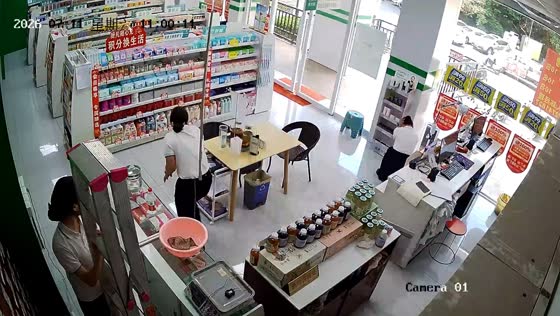 Bird chases store employees inside a shop in Guangxi, China