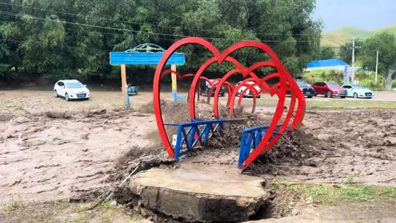 Flash flood and mudflow devastate scenic park in Yining, Xinjiang, China