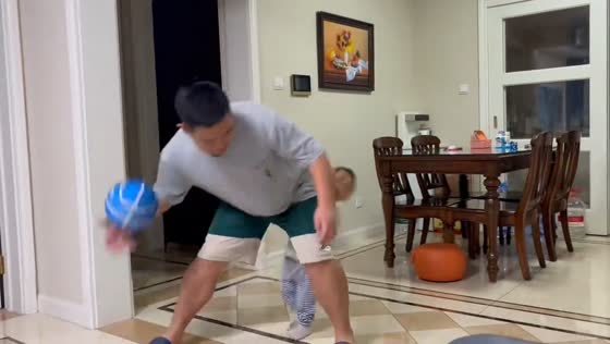 Toddler’s tumble during father–child basketball game in Shandong, China