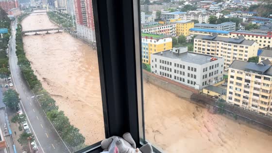 Rising floodwaters threaten river bridge in Shaanxi, China