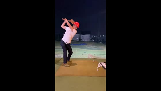 Man uses shovel as golf club, head flies off with the ball in Guangdong, China