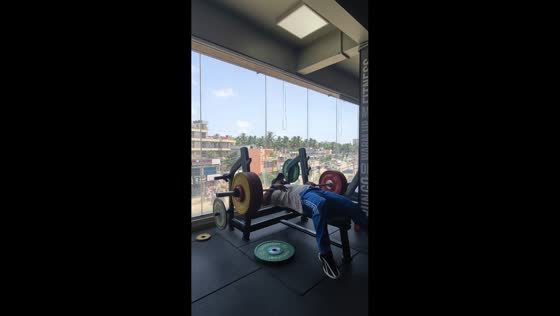 Heavy bench press attempt ends in mishap in Bangalore, India