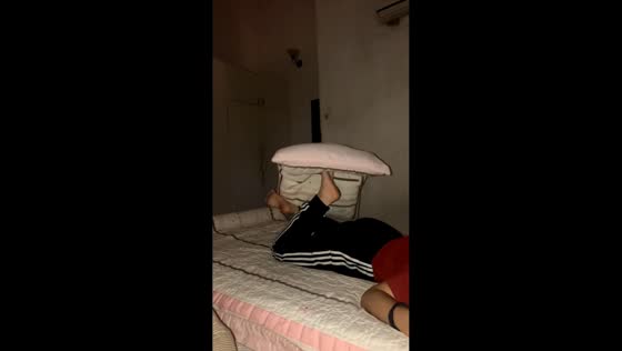  Sister showcases unique pillow-spinning skill in Milan, Italy
