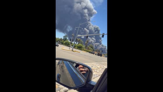 Massive Medline warehouse fire sends thick black smoke over Tracy, California, USA