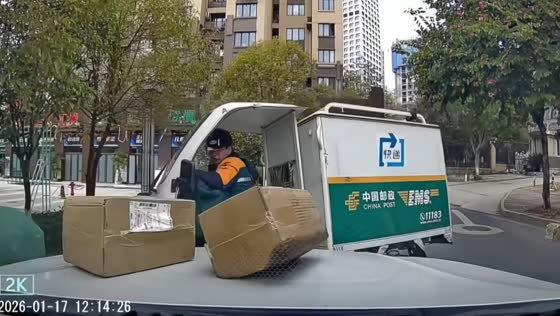 Delivery tricycle swerves and hits parked car in Anhui, China