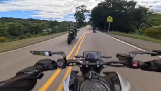 High-speed motorcycle overtakes riders in Palmar Norte, Costa Rica